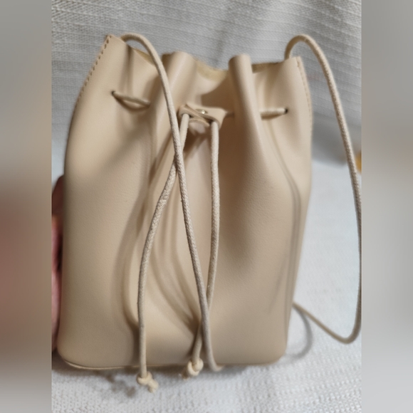 3/$25💙MINISO Drawstring Bucket Bag with Long Shoulder Strap - Picture 2 of 5
